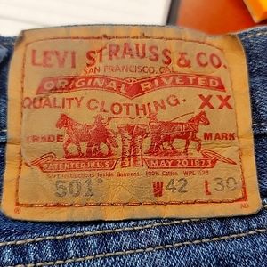 Men's Levi 501 button fly jeans